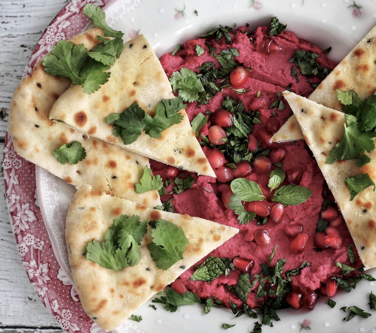 Easy beetroot hummus